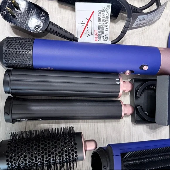 Dyson Special Edition Airwrap ™ Multi-Styler
Complete Long - Picture 3 of 14